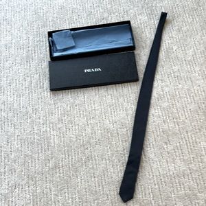 Men’s Prada tie